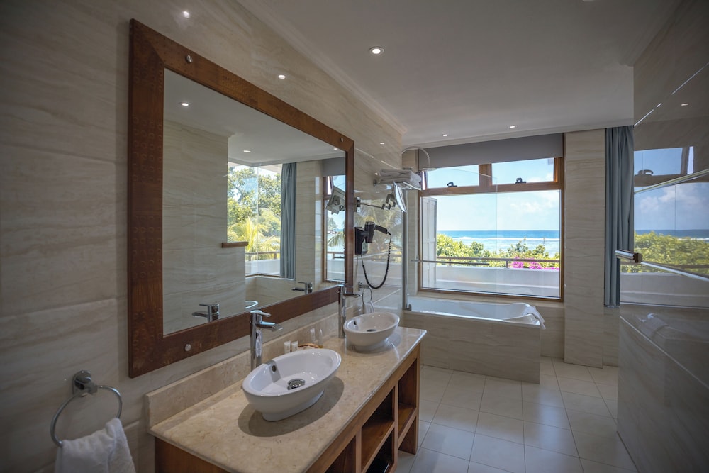 CROWN BEACH HOTEL 48/50