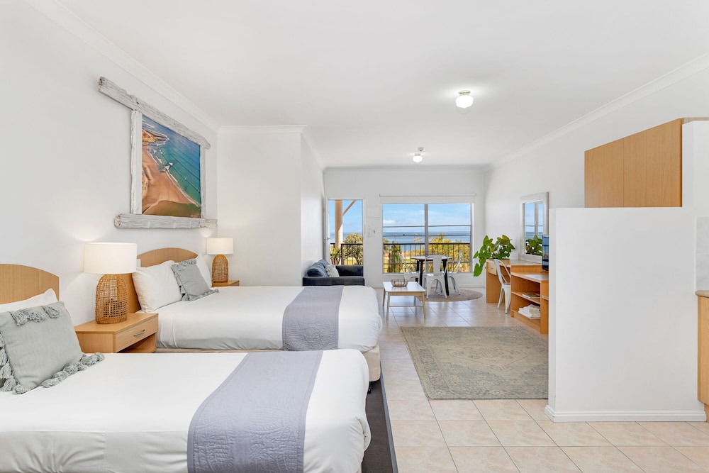 Upstairs, Superior, Suite, 1 Queen and 1 Single Bed, Ocean View
