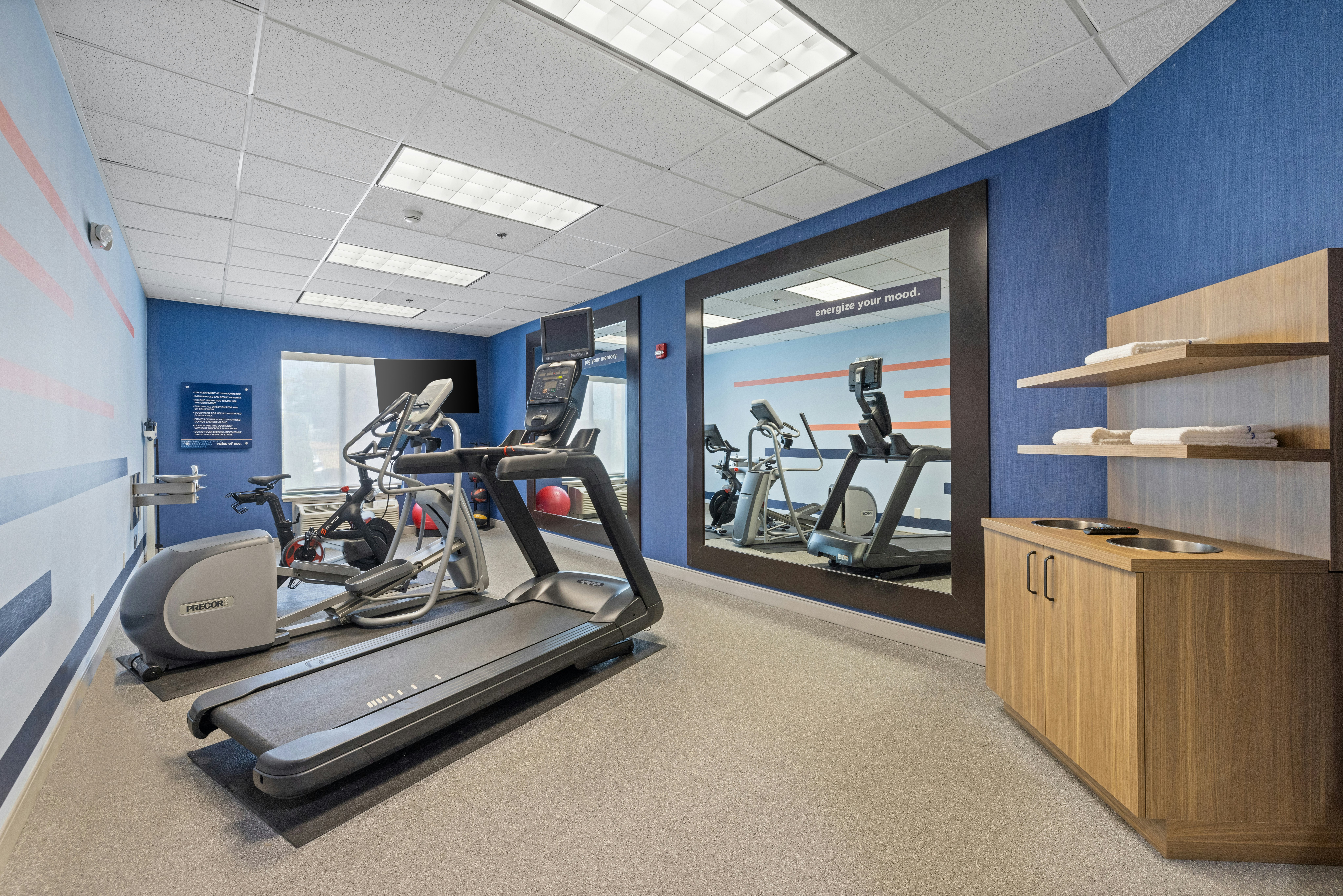 Hampton Inn Suites Madera 30/47