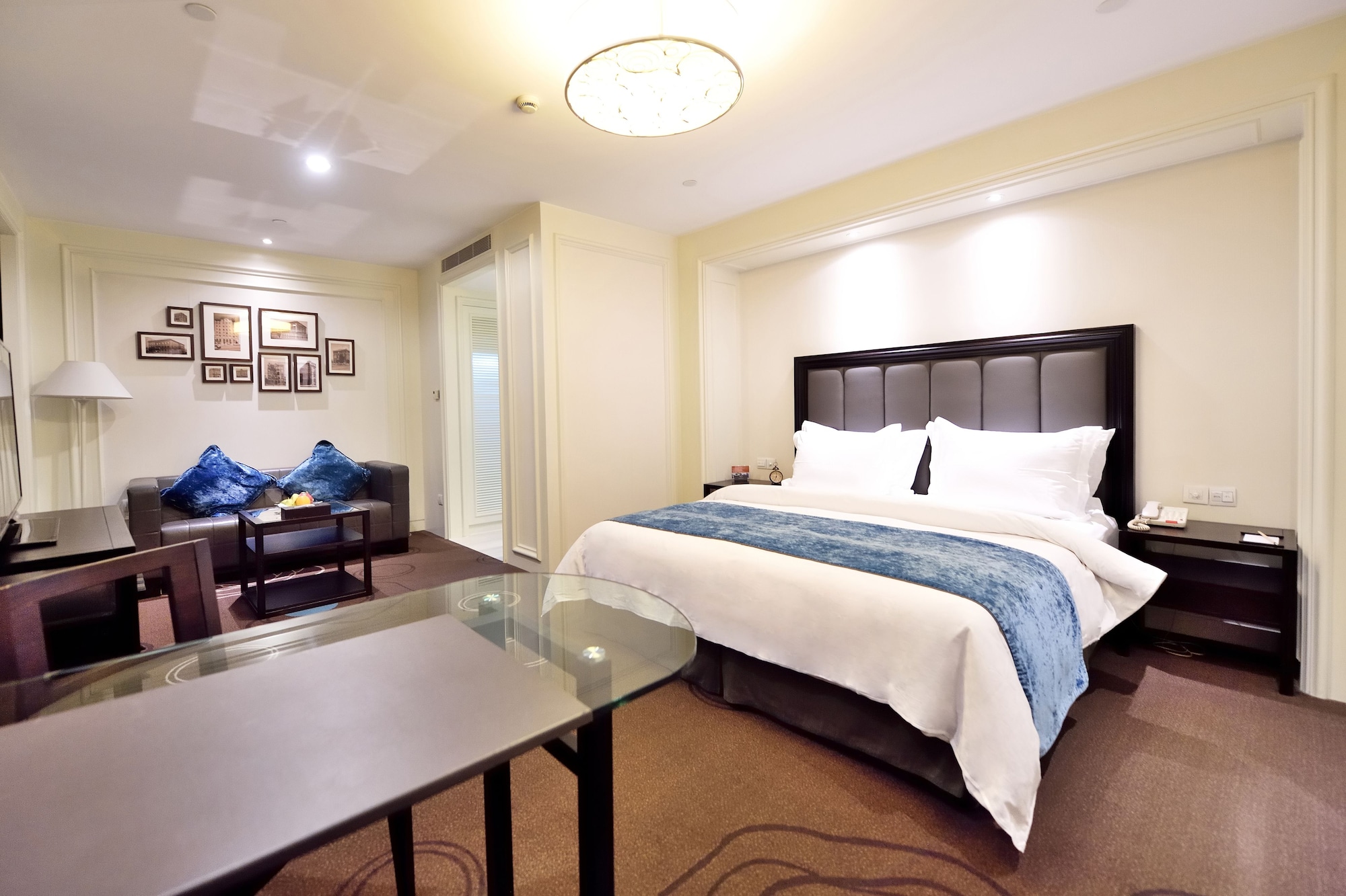 Premier, Deluxe, Queen Bed