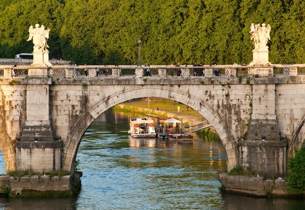 Rome Services Porta Castello 33/44