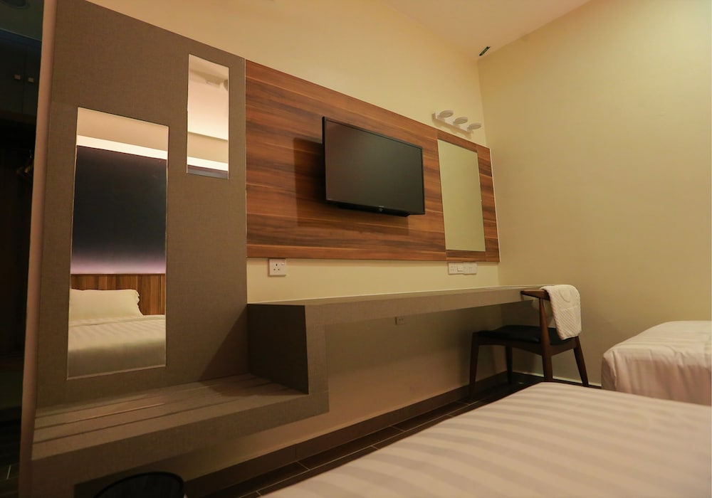 Pantai Regal Hotel 26/50