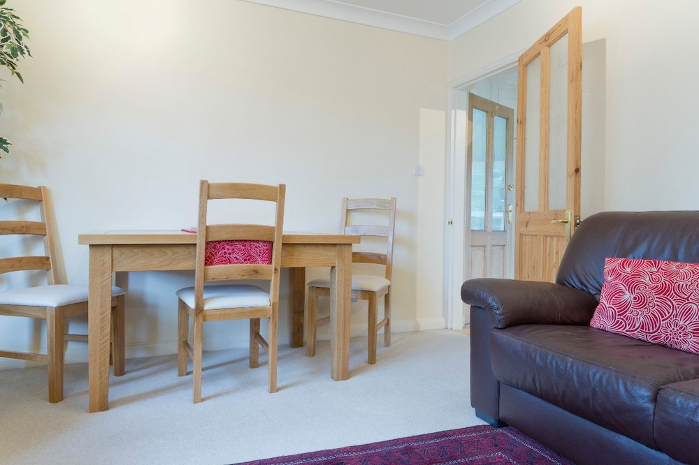 Poplar House Serviced Apartments 16/27