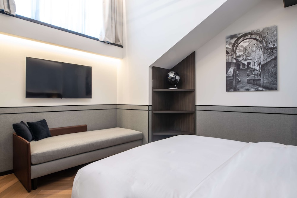 Radisson Collection Hotel, Palazzo Touring Club Milan 21/73