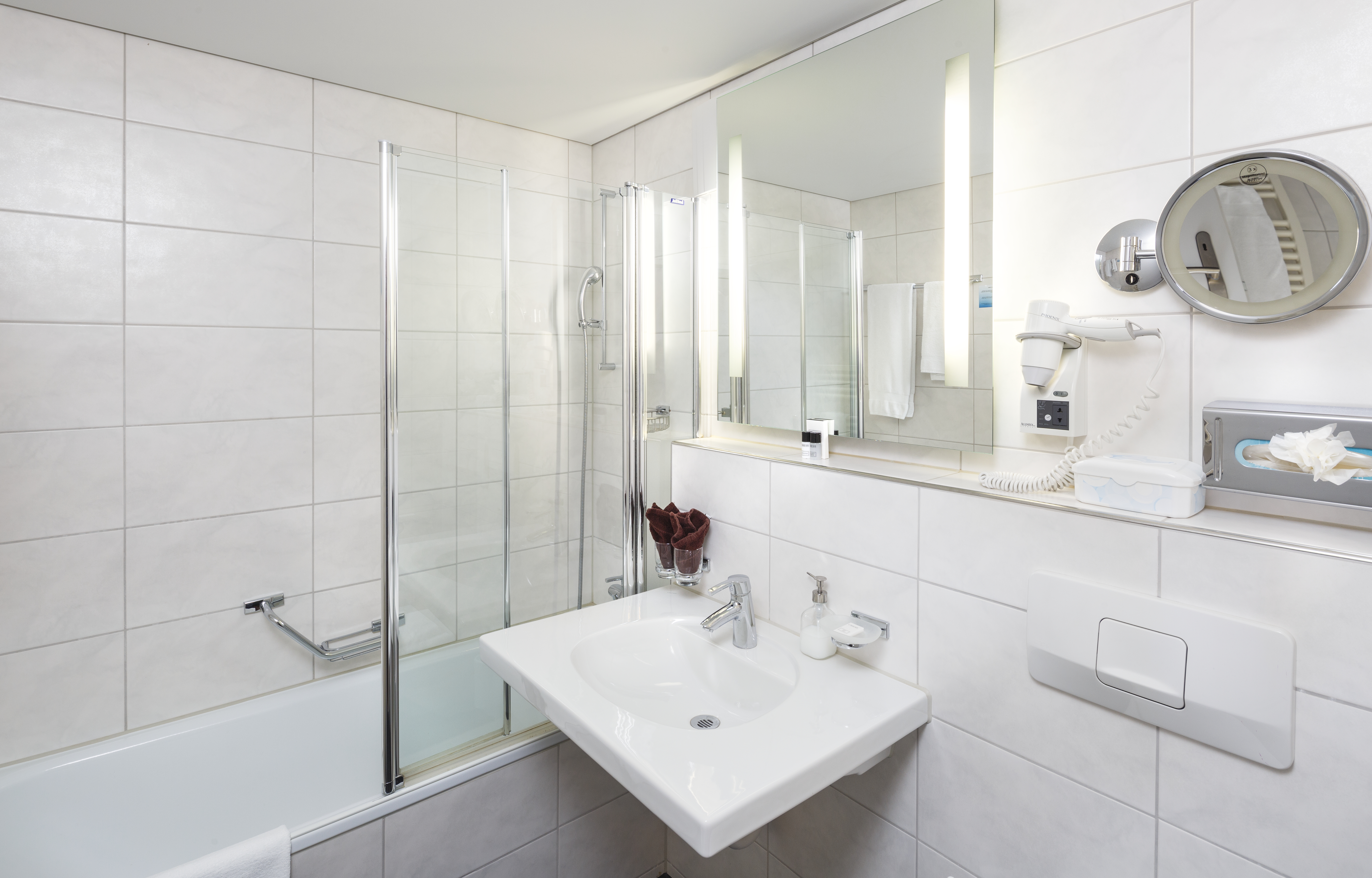 SEEMOWE SWISS QUALITY HOTEL 55/56