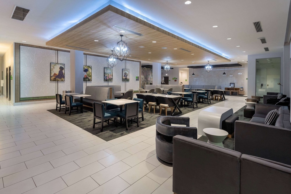 La Quinta Inn and Suites by Wyndham Maricopa Copper Sky 20/30
