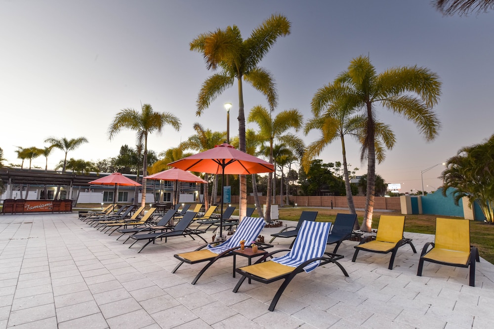 Golden Host Resort 61/63