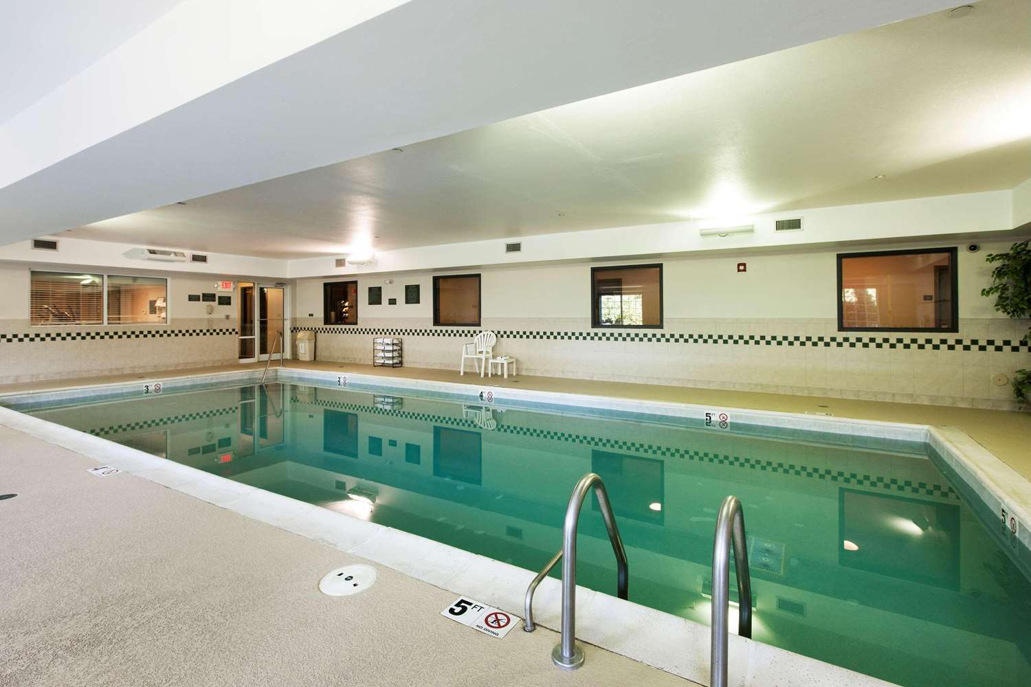 Country Inn and Suites By Radisson Tinley Park IL 12/33
