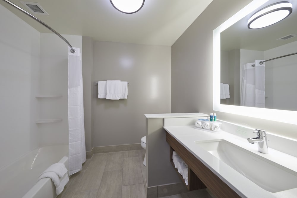 Holiday Inn Express Suites Hermiston Downtown 19/54
