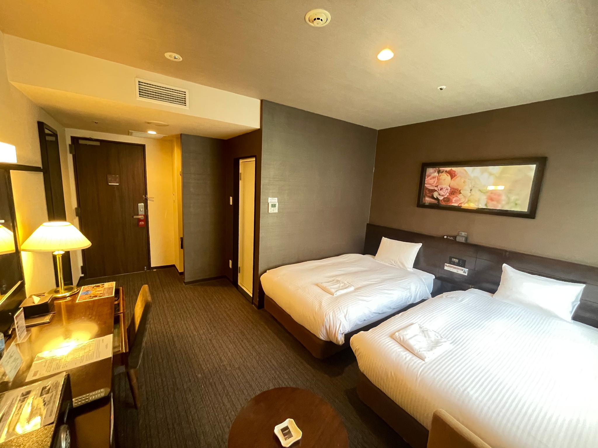 MODERATE, TWIN BEDS