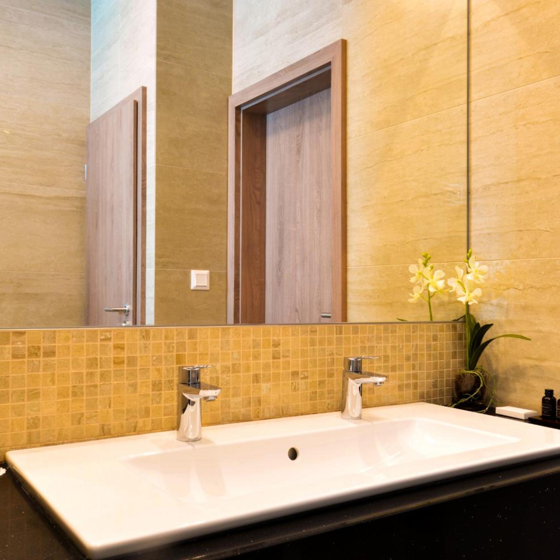 جناح، Grid Hotel 4/7