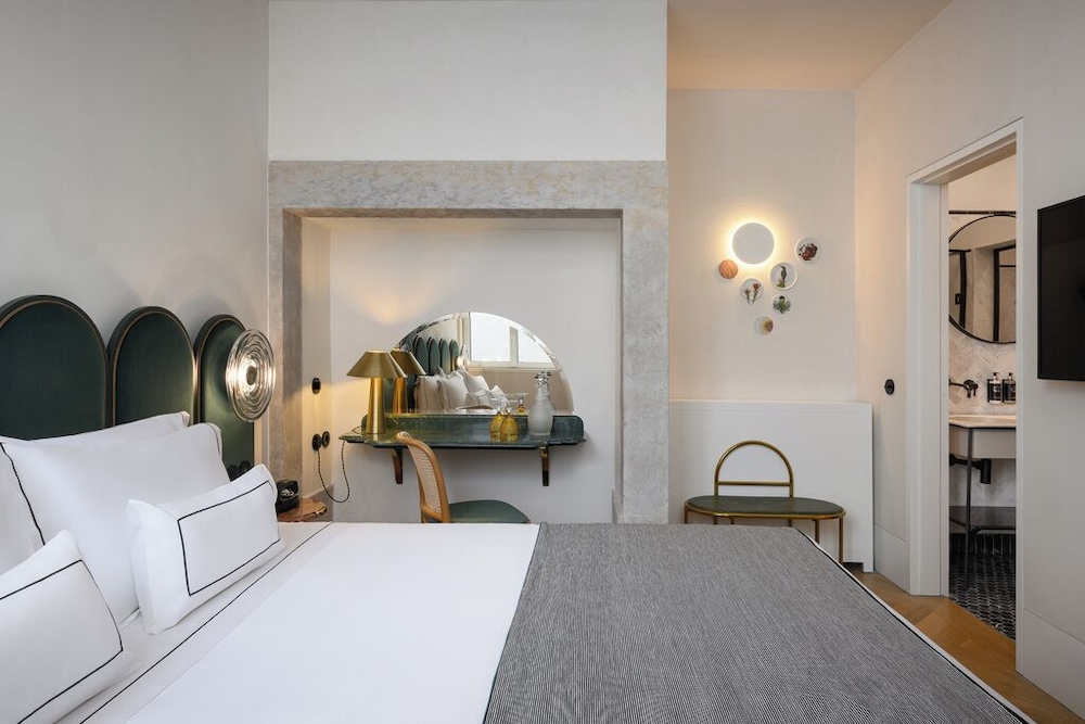 ROOM, DOUBLE BED