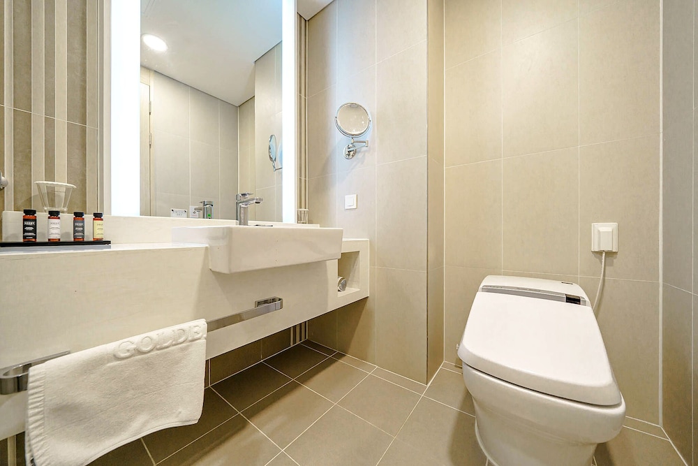 Golden Tulip Incheon Airport Hotel and Suites 61/63