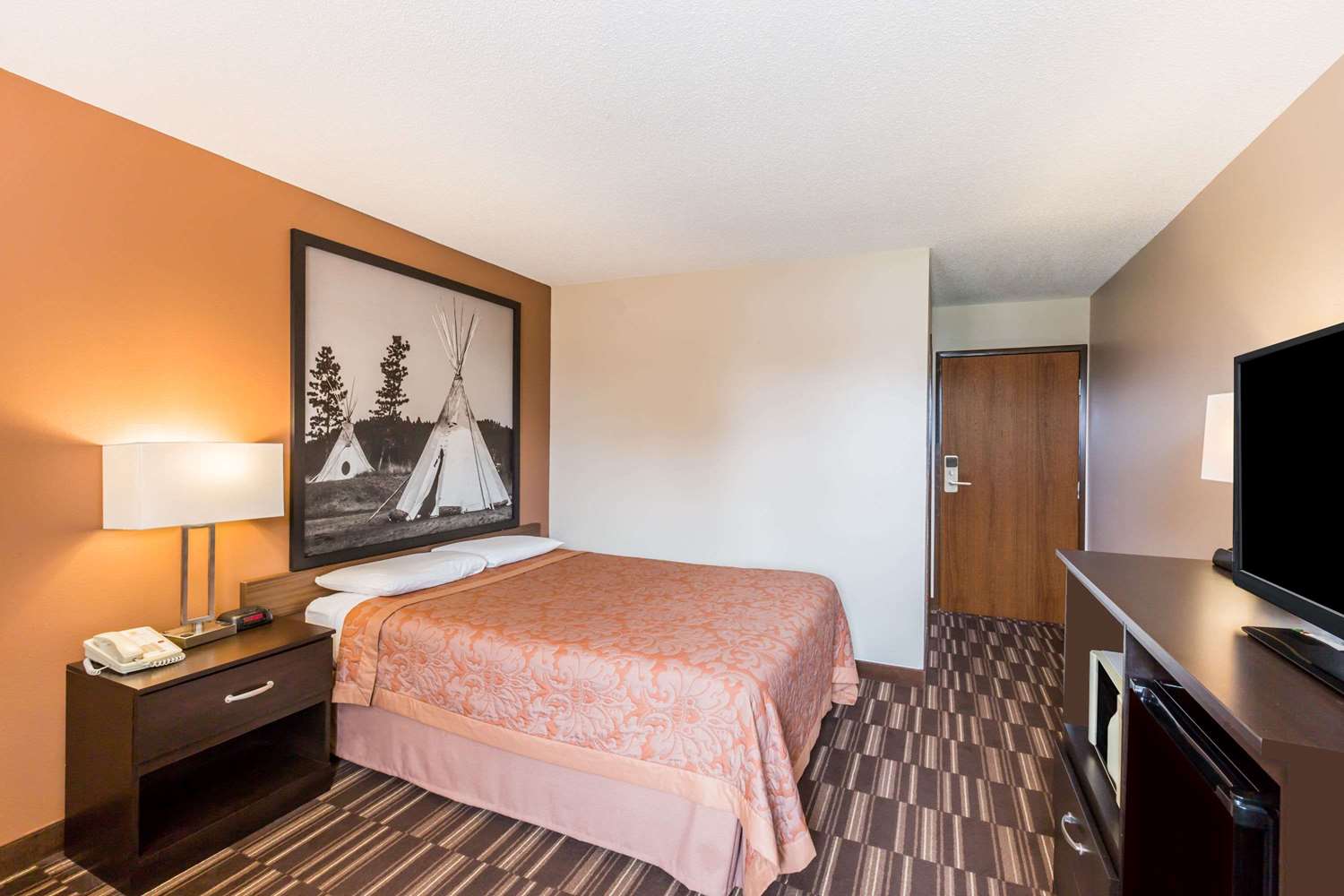Super 8 By Wyndham Madison 10/22