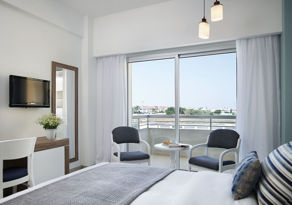 ROOM, DOUBLE BED, INLAND VIEW