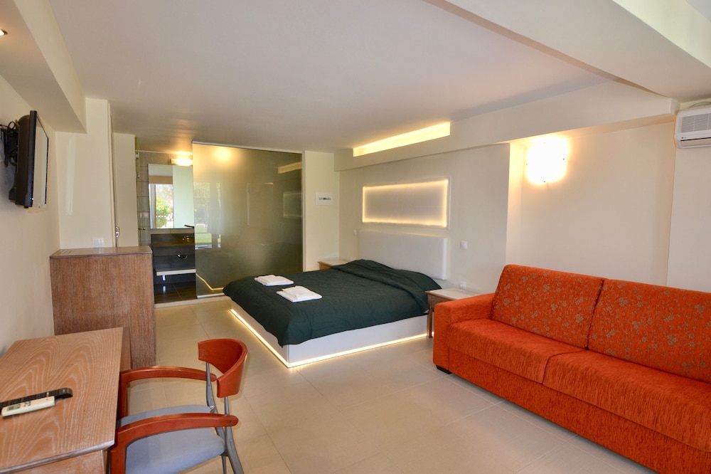 Paloma Blanca Hotel 25/55