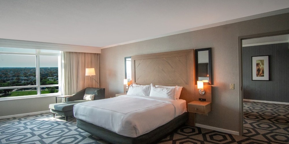 Deluxe, Suite, King Bed, City View, Forum Tower