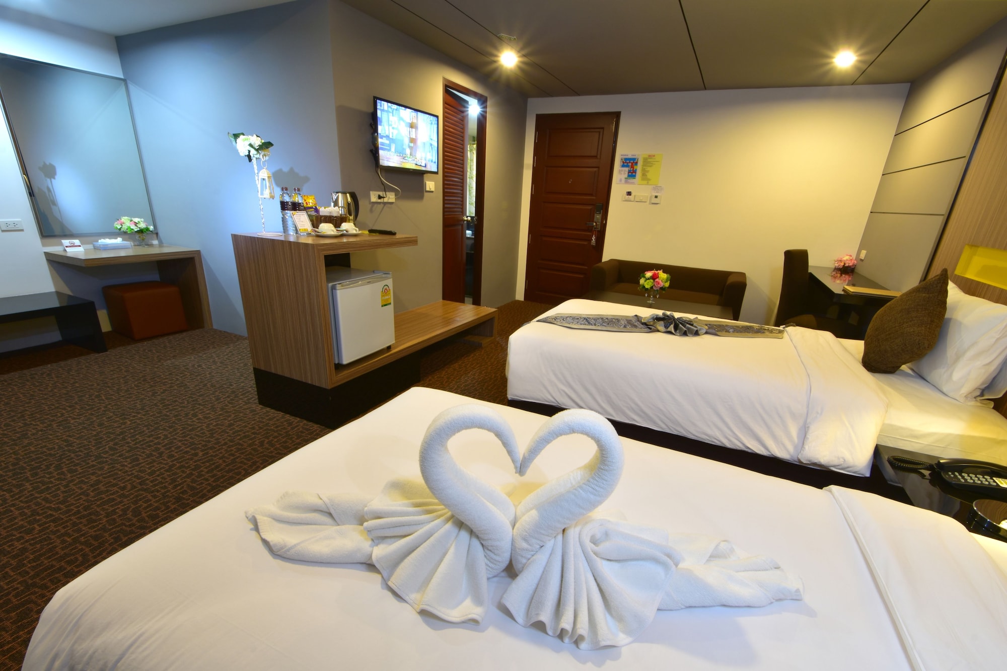 SIAM, DELUXE, TWIN BEDS