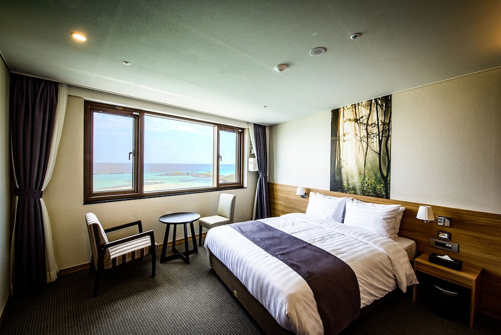 Ocean, Deluxe, Double Bed, Living Area