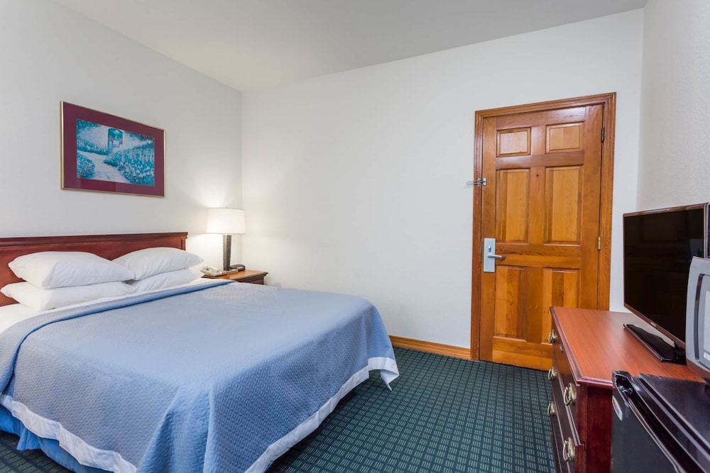 Days Inn by Wyndham Kill Devil Hills Oceanfront - Wilbur 17/59