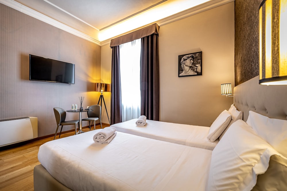 DELUXE, DOUBLE OR TWIN BED