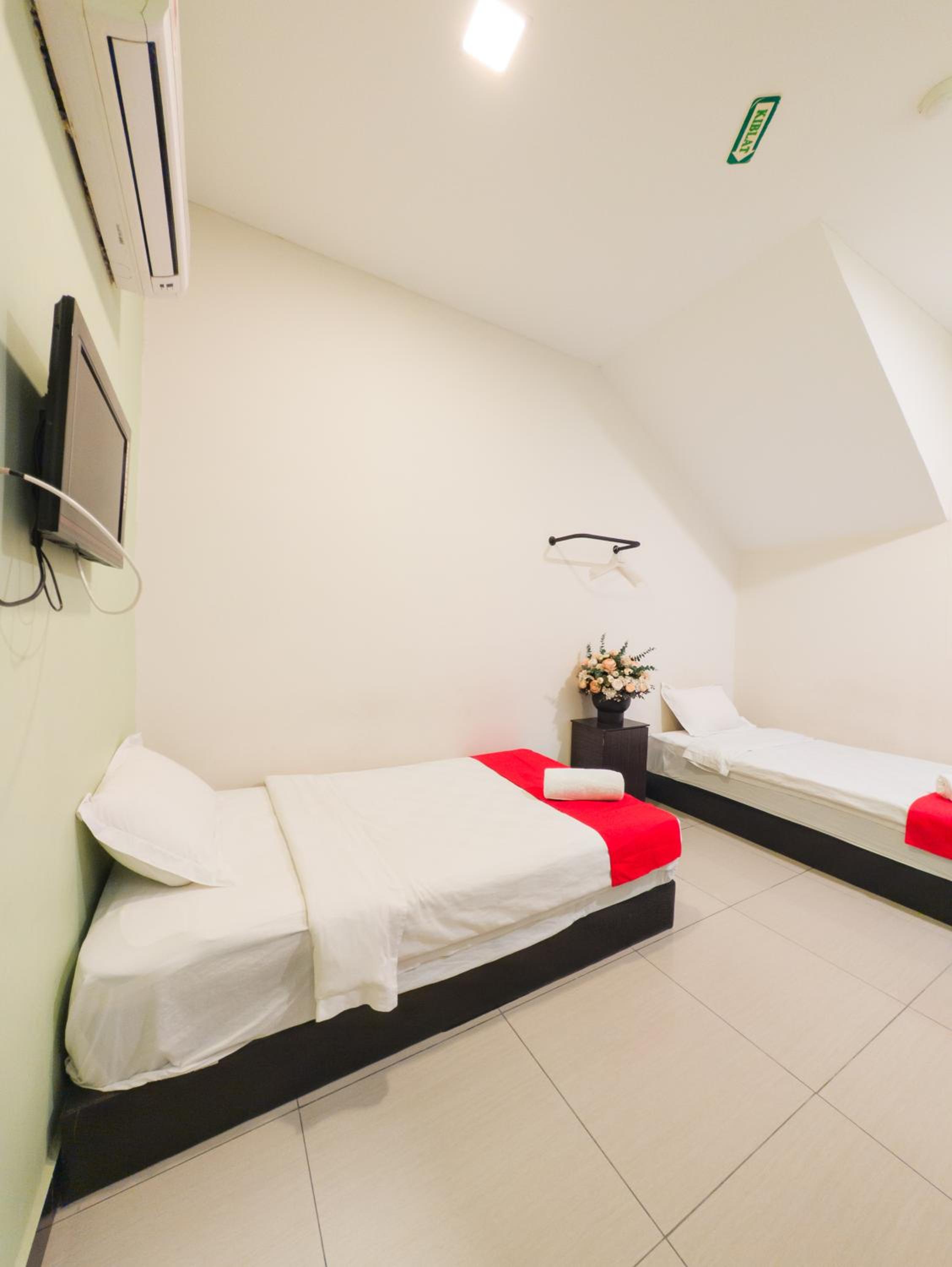 Superior, Twin Beds, No Window
