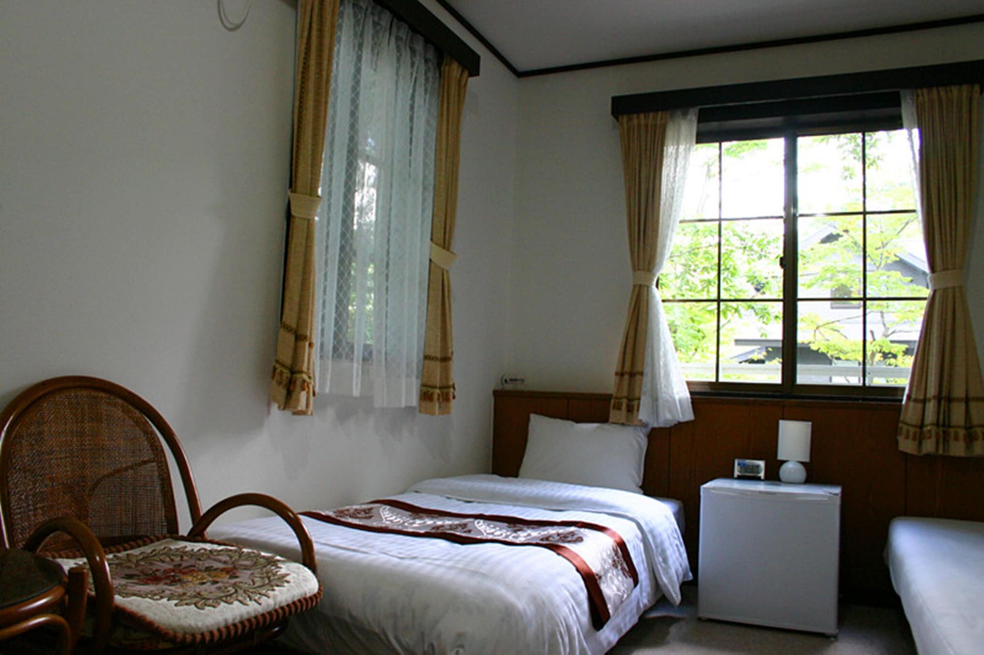 Business, Twin Beds, Garden View