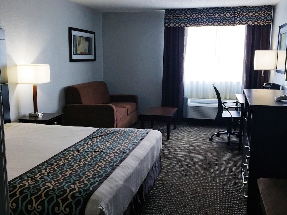 غرفة قياسية بسرير كينج مع أريكة بحوض جاكوزي، Best Western Executive Inn Mount Gilead 3/6