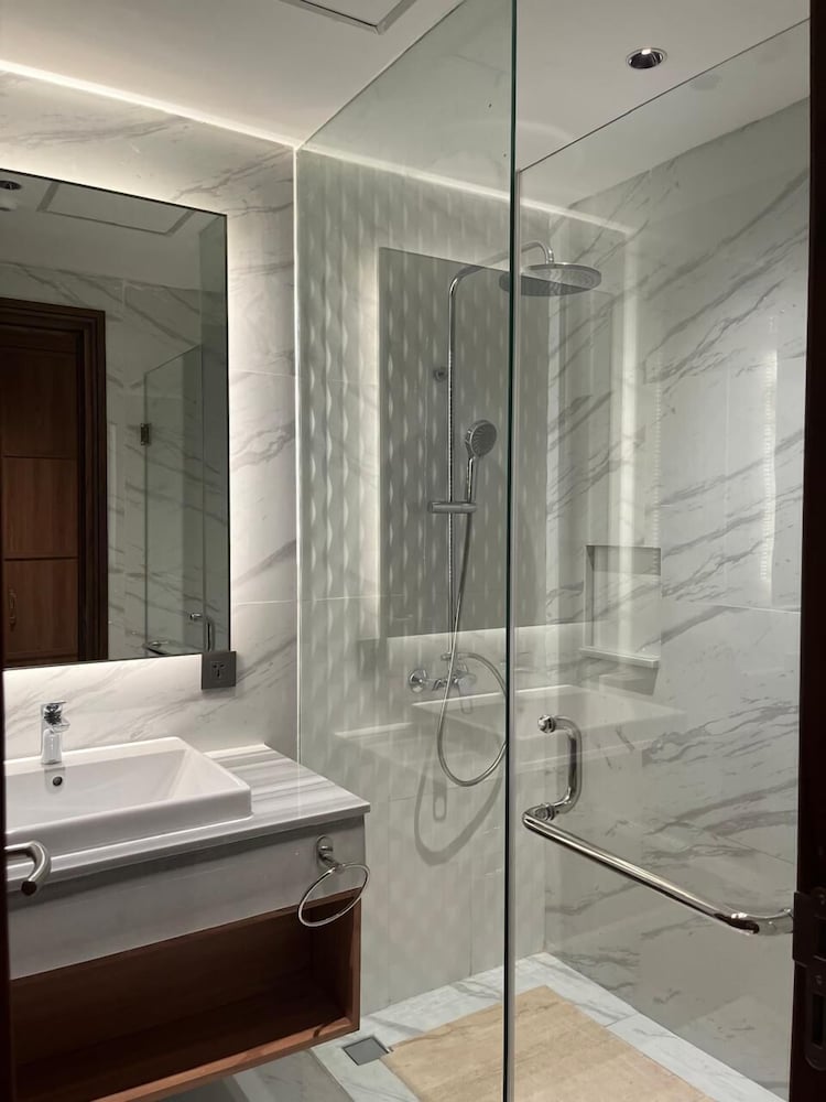 Grand Travello Hotel Bekasi 21/22