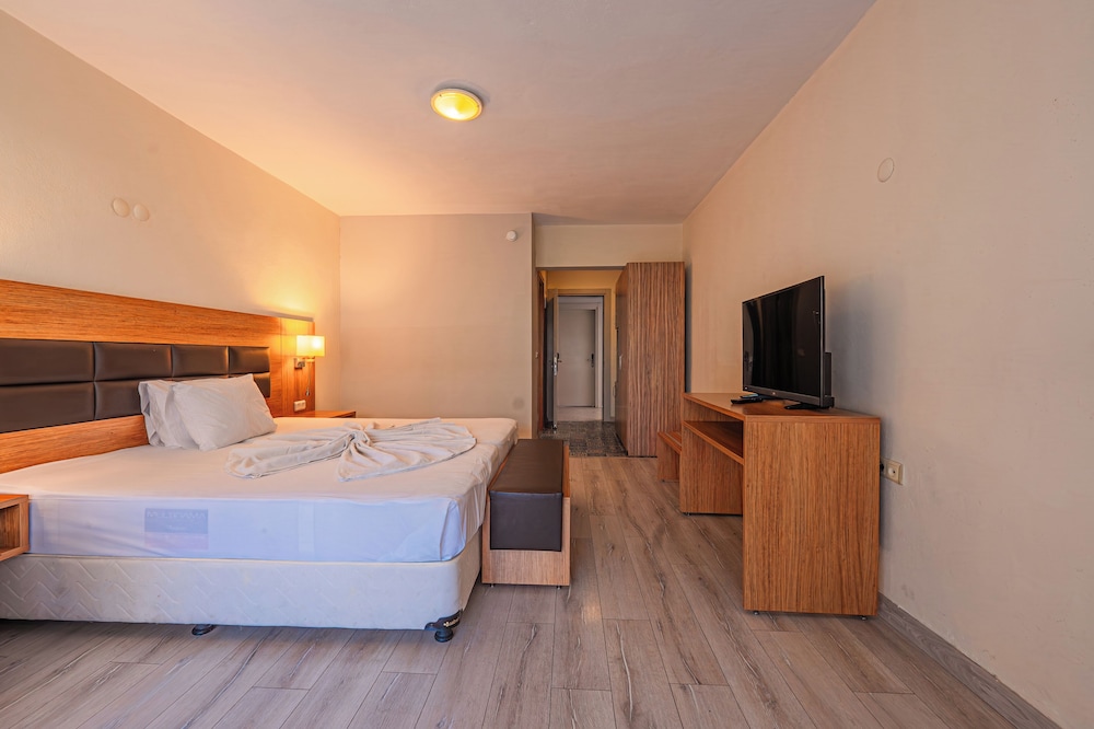 Begonville Hotel 18/50