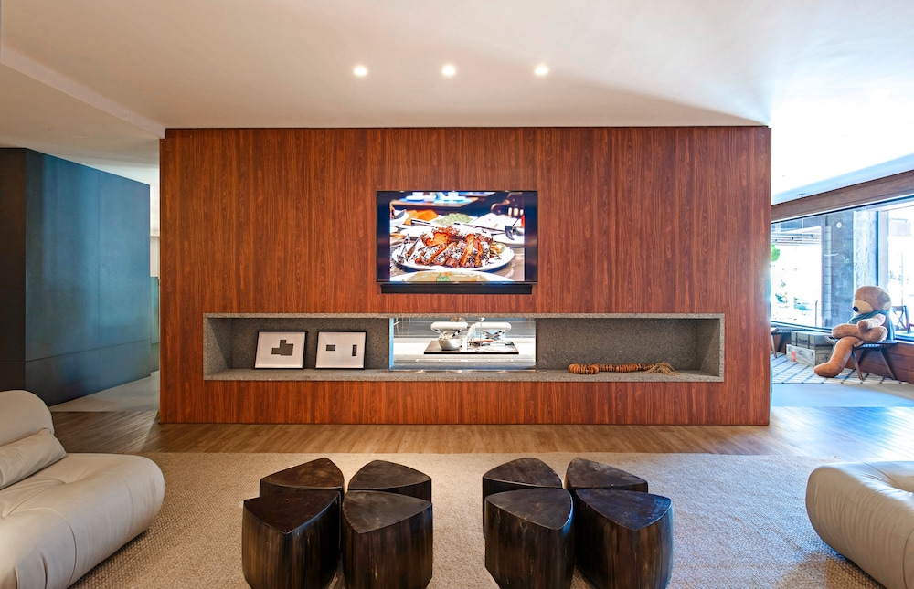 Cercano Hotel 35/72