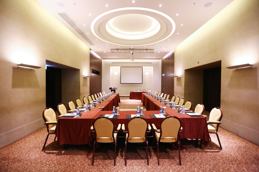 Ramada Plaza by Wyndham Beirut Raouche 32/34