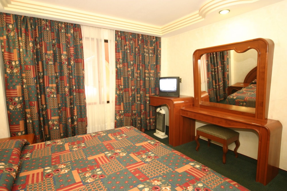 Hotel Cantera Real 25/26