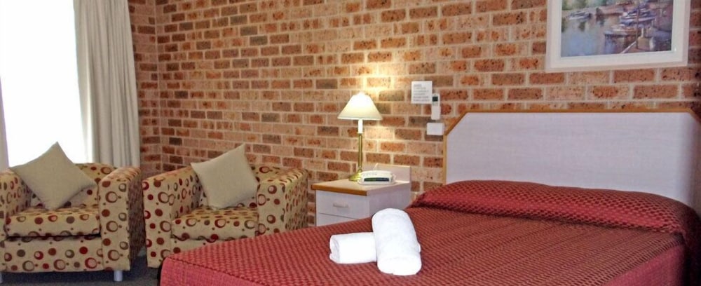 Town & Country Motor Inn 33/58