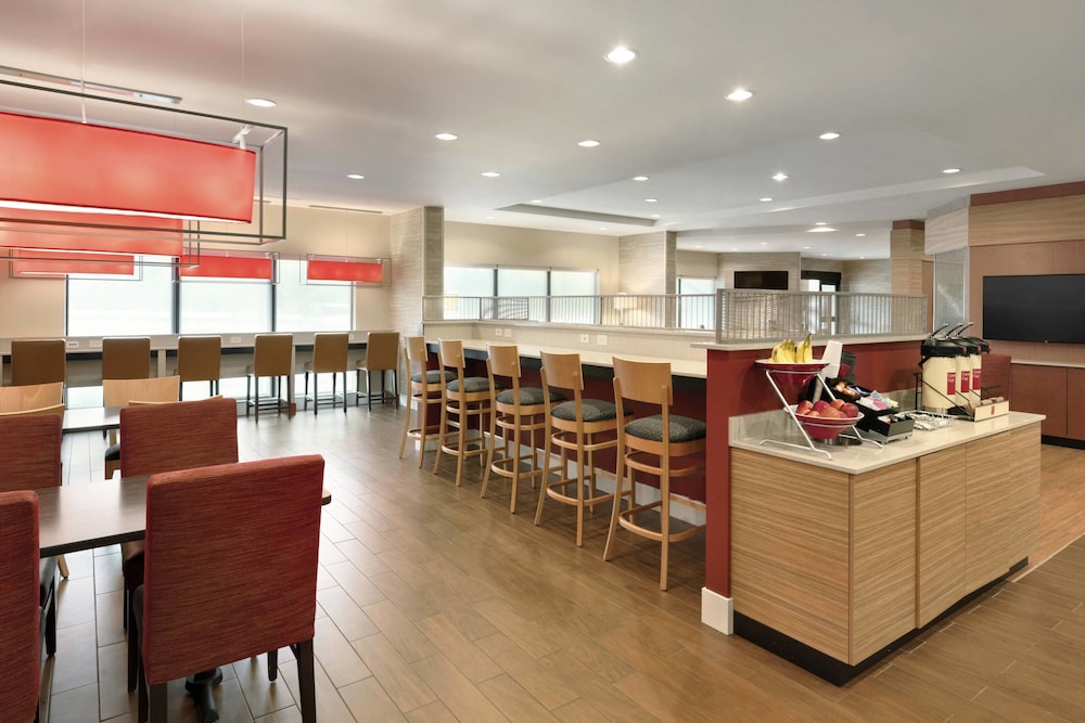TOWNEPLACE SUITES PITTSBURGH AIRPORT/ROBINSON TOWNSHIP 27/34
