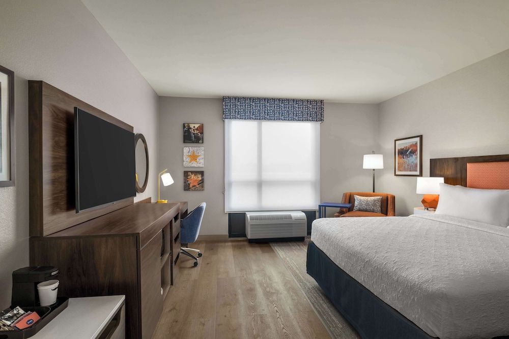 ROOM, KING BED, POOL VIEW