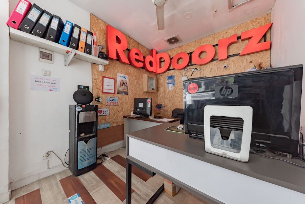 RedDoorz Apartment @ Jarrdin Cihampelas 1/25
