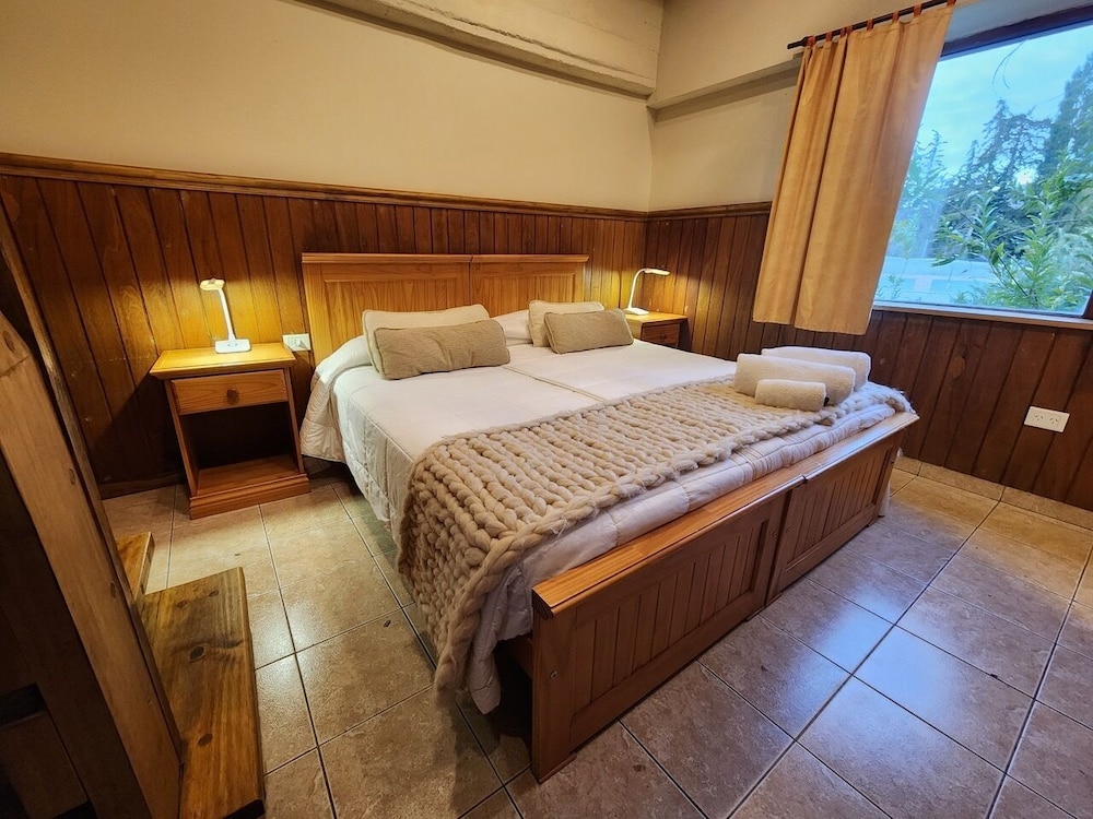 SUPERIOR, DOUBLE OR TWIN BED