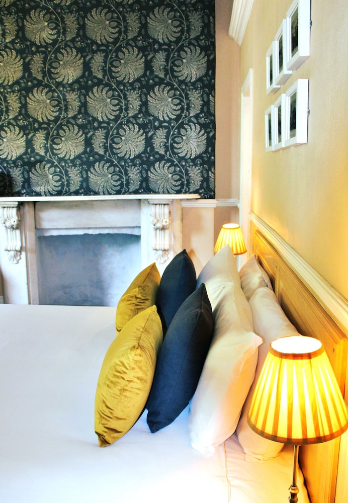 Victoria Square Hotel 24/50