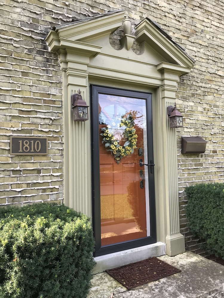 1810 Emerson House Bed & Breakfast-Adults Only 1/19