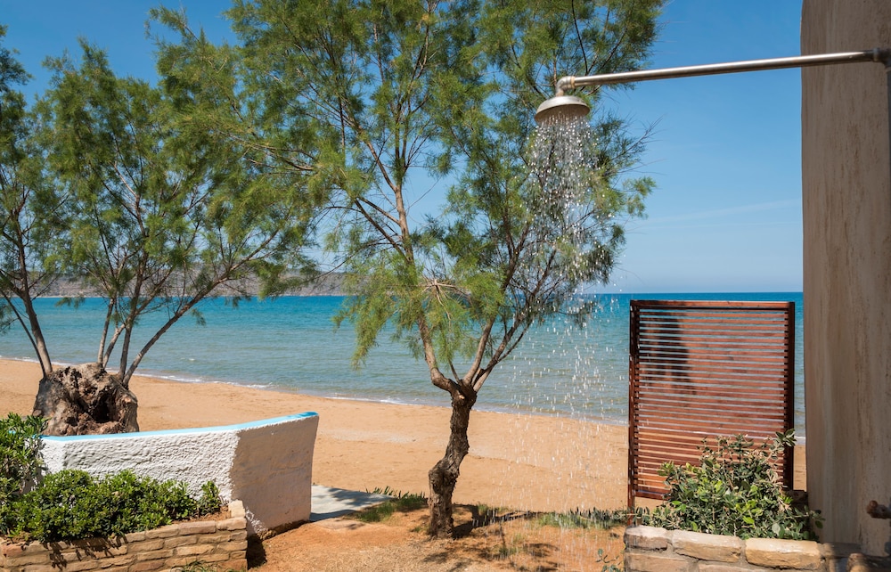 Hermes Beach Studios 32/50