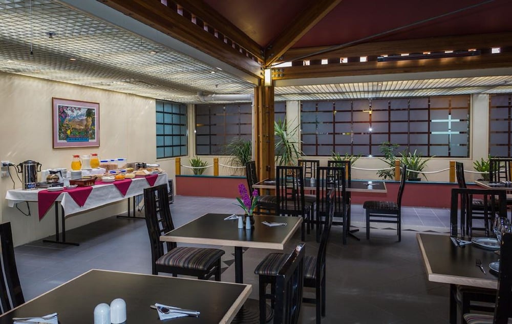 La Maison Boutique 30/37