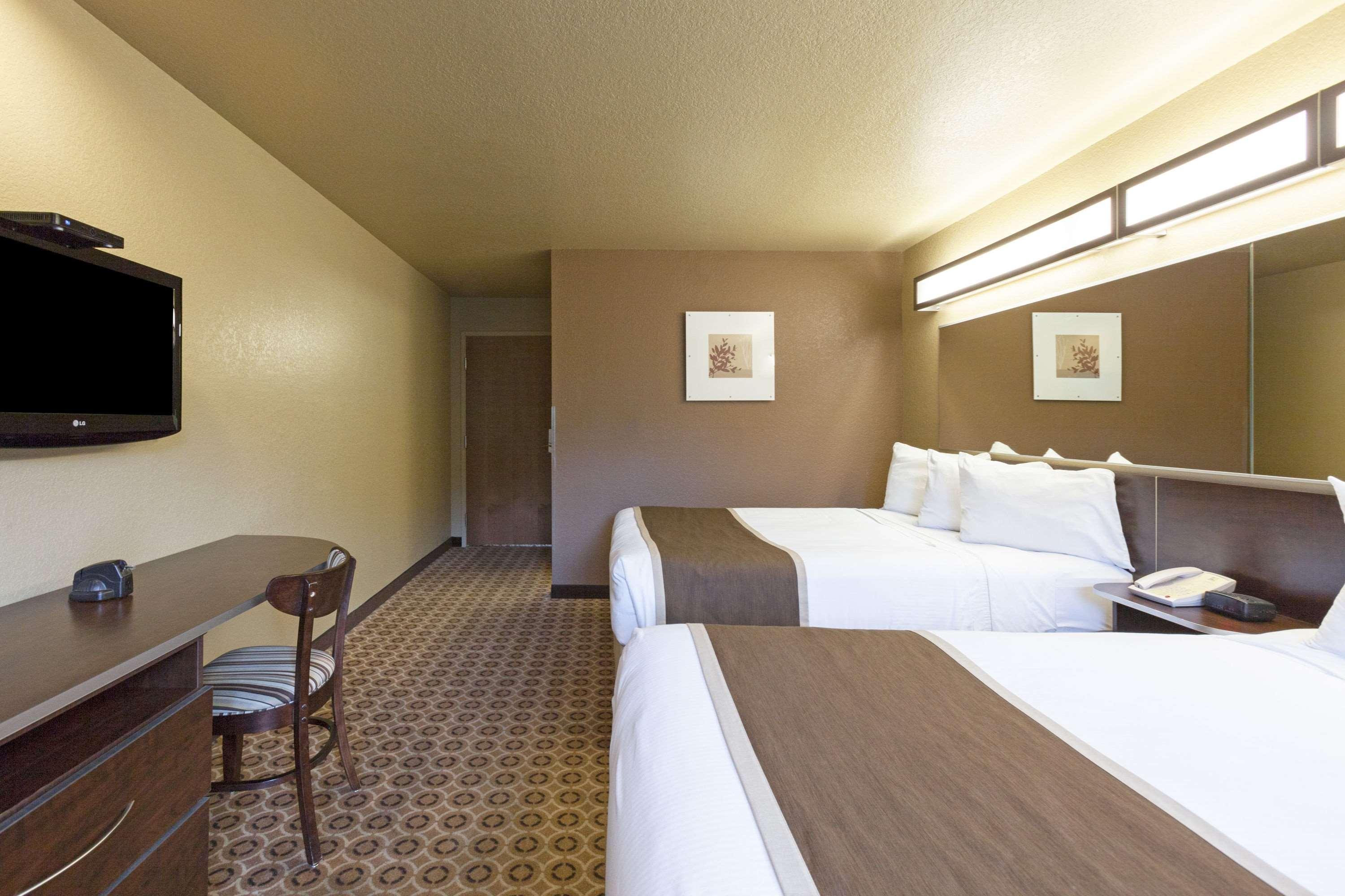 غرفة بسريرين كوين، Microtel Inn & Suites by Wyndham Searcy 5/5