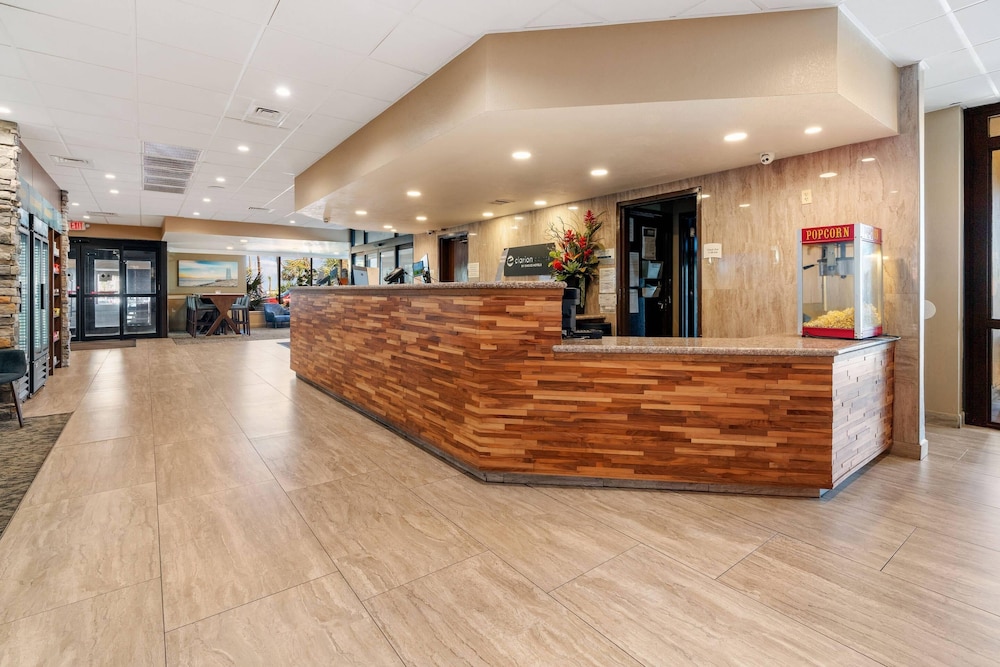 Beachfront Palms Resort Galveston, an Ascend Collection Hotel 7/43
