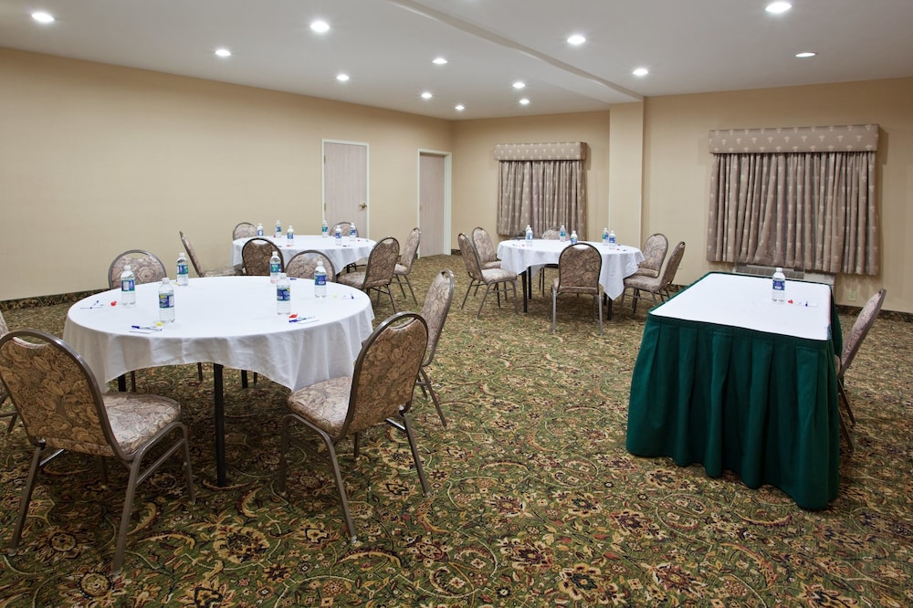 Holiday Inn Express Hotel And Suites Marion 56/68