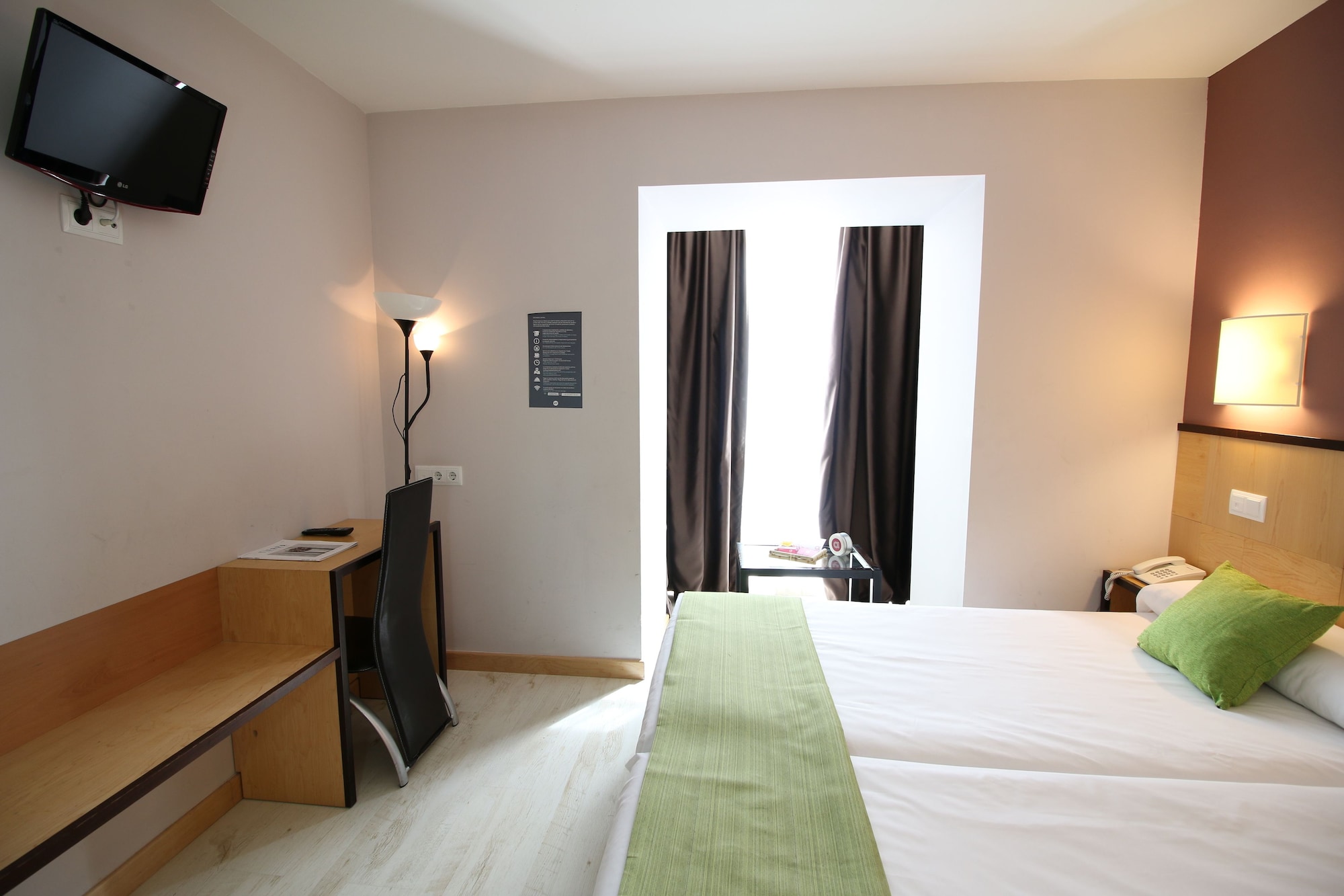 Economy, Twin Beds