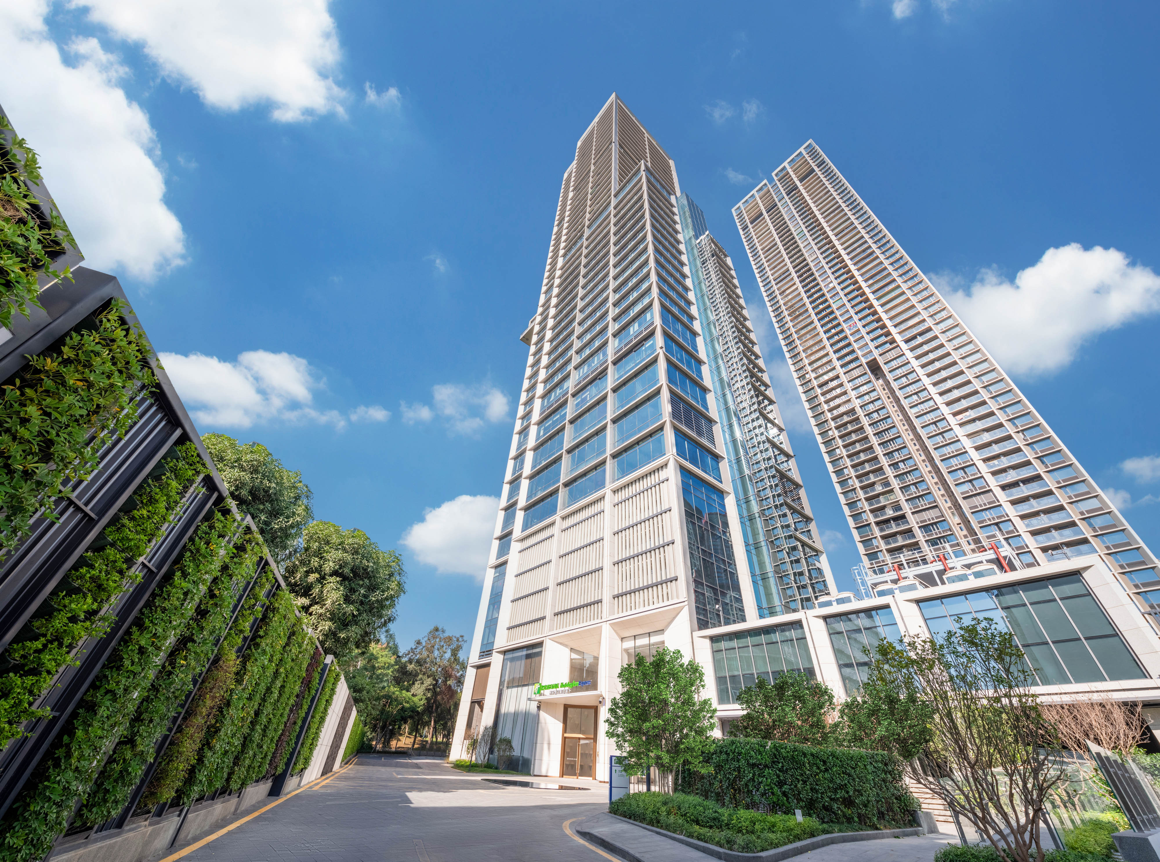 Holiday Inn Express Shenzhen Futian Center 55/63