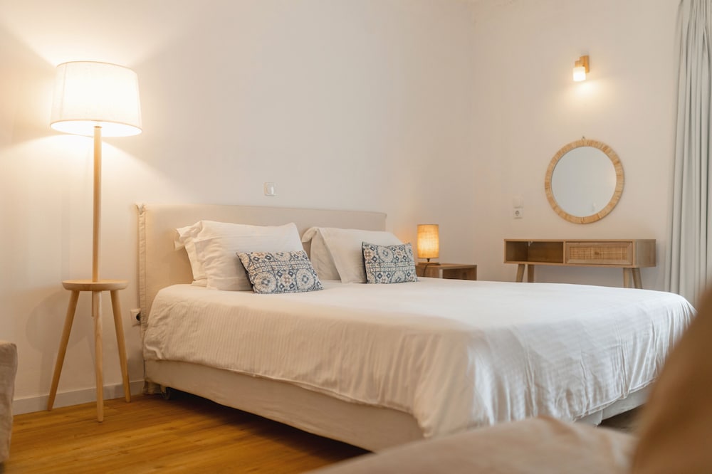 Adonis Hotel Studios & Apartments 24/67