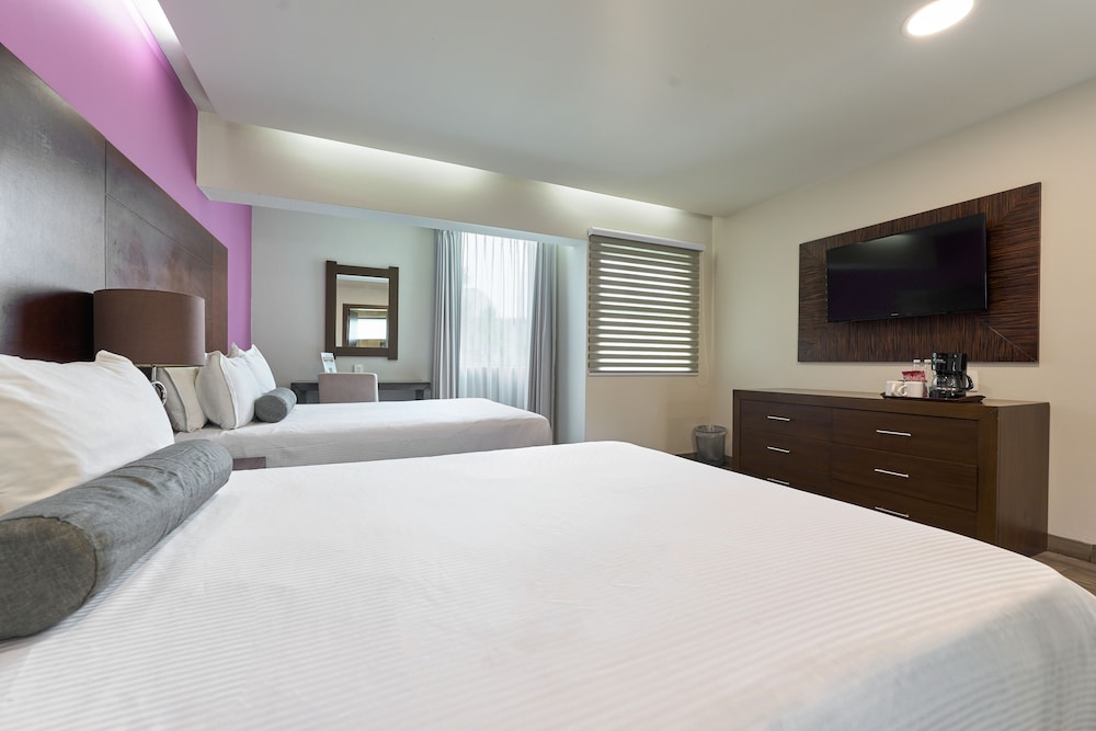 DELUXE, 2 DOUBLE BEDS
