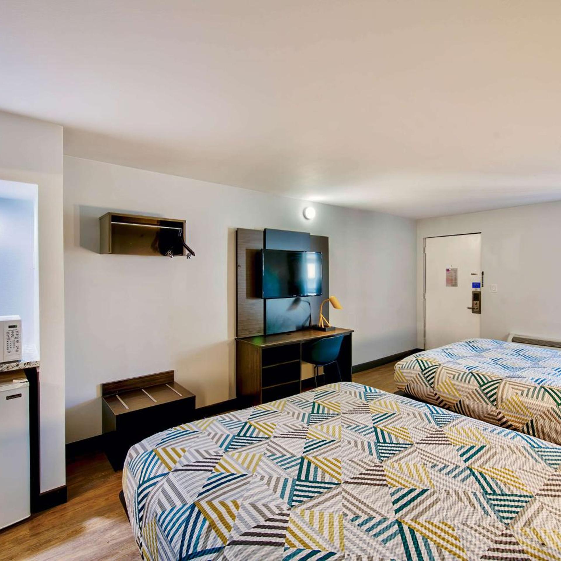 غرفة بسريرين كوين لغير المدخنين، Motel6 Fort Worth, TX - White Settlement 4/6